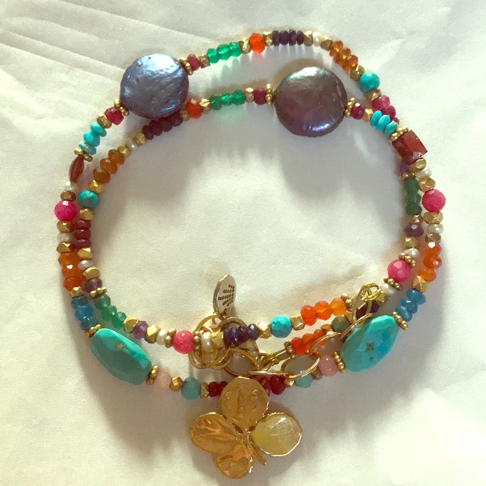 Beaded necklace with gold coated four leaf clover